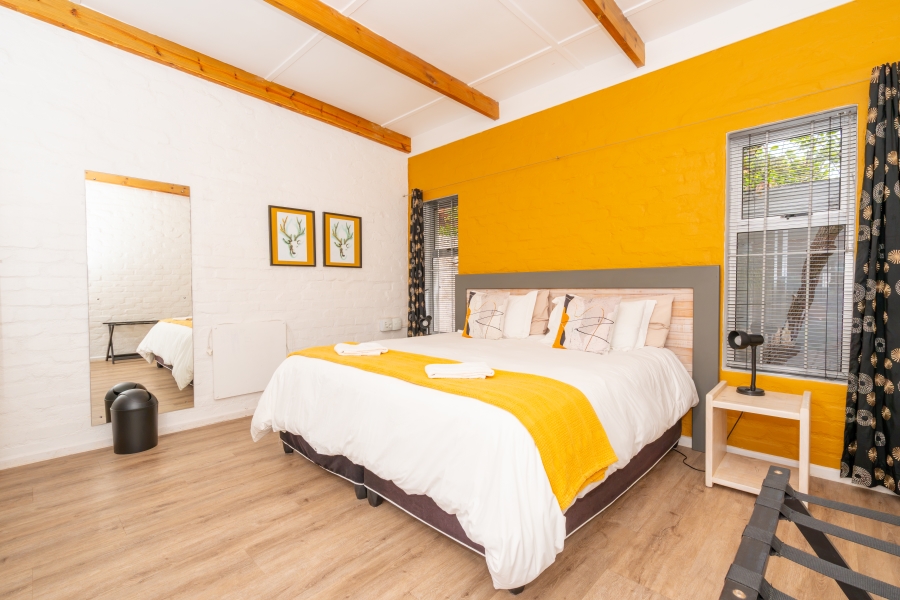 6 Bedroom Property for Sale in Middedorp Western Cape